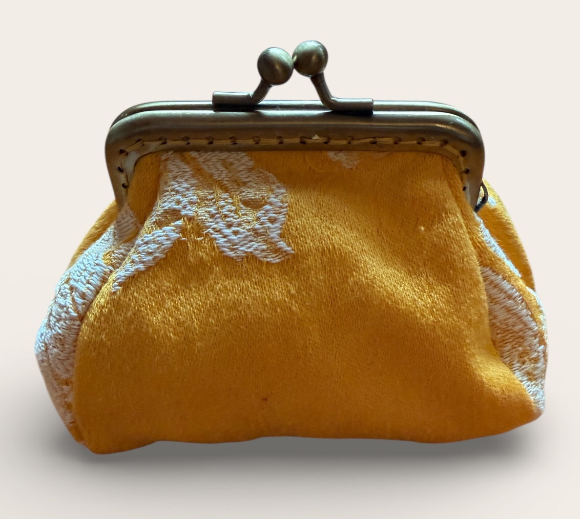 Monedero vintage amarillo