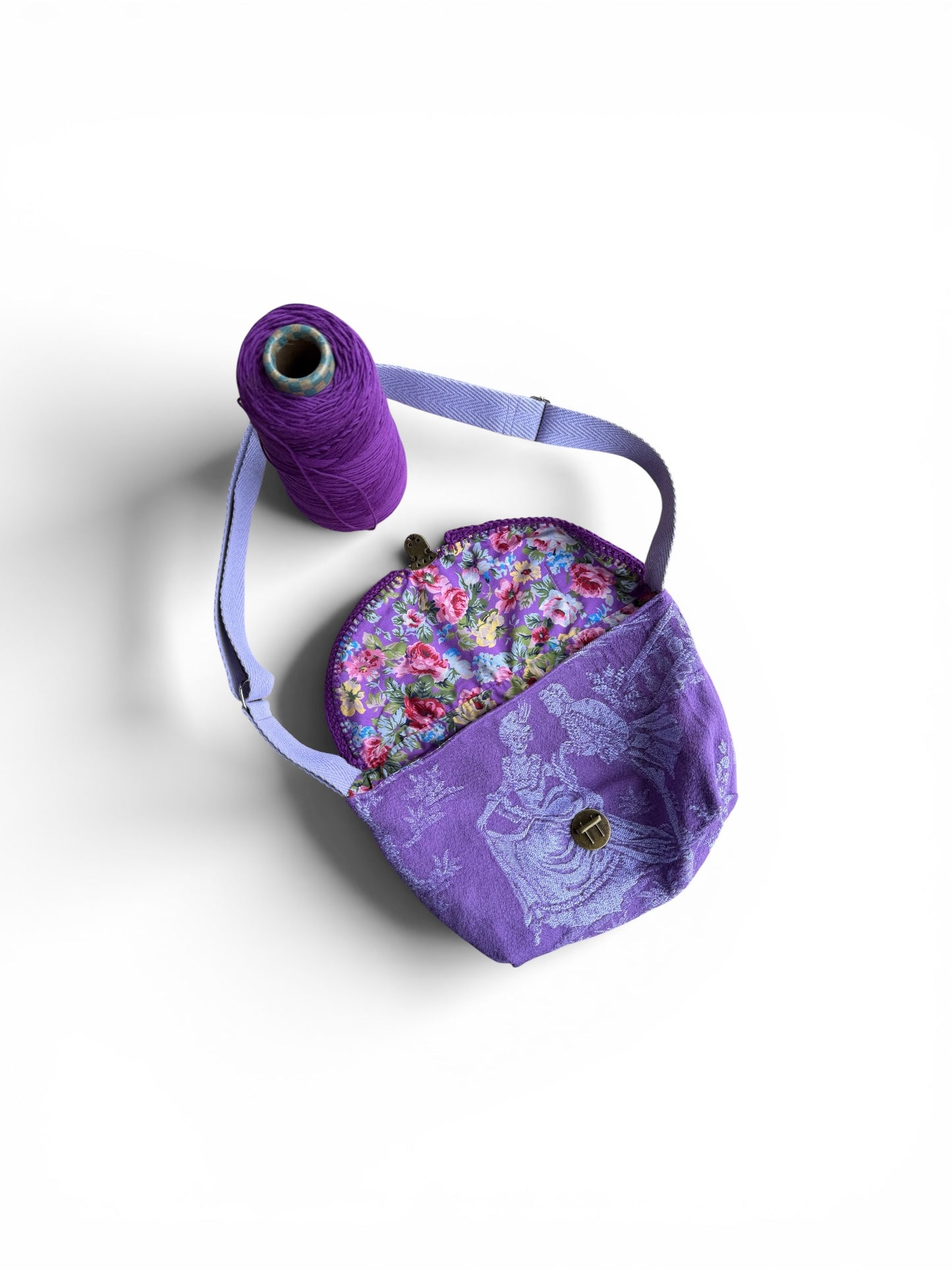 Ona “BANDOLERA” lila