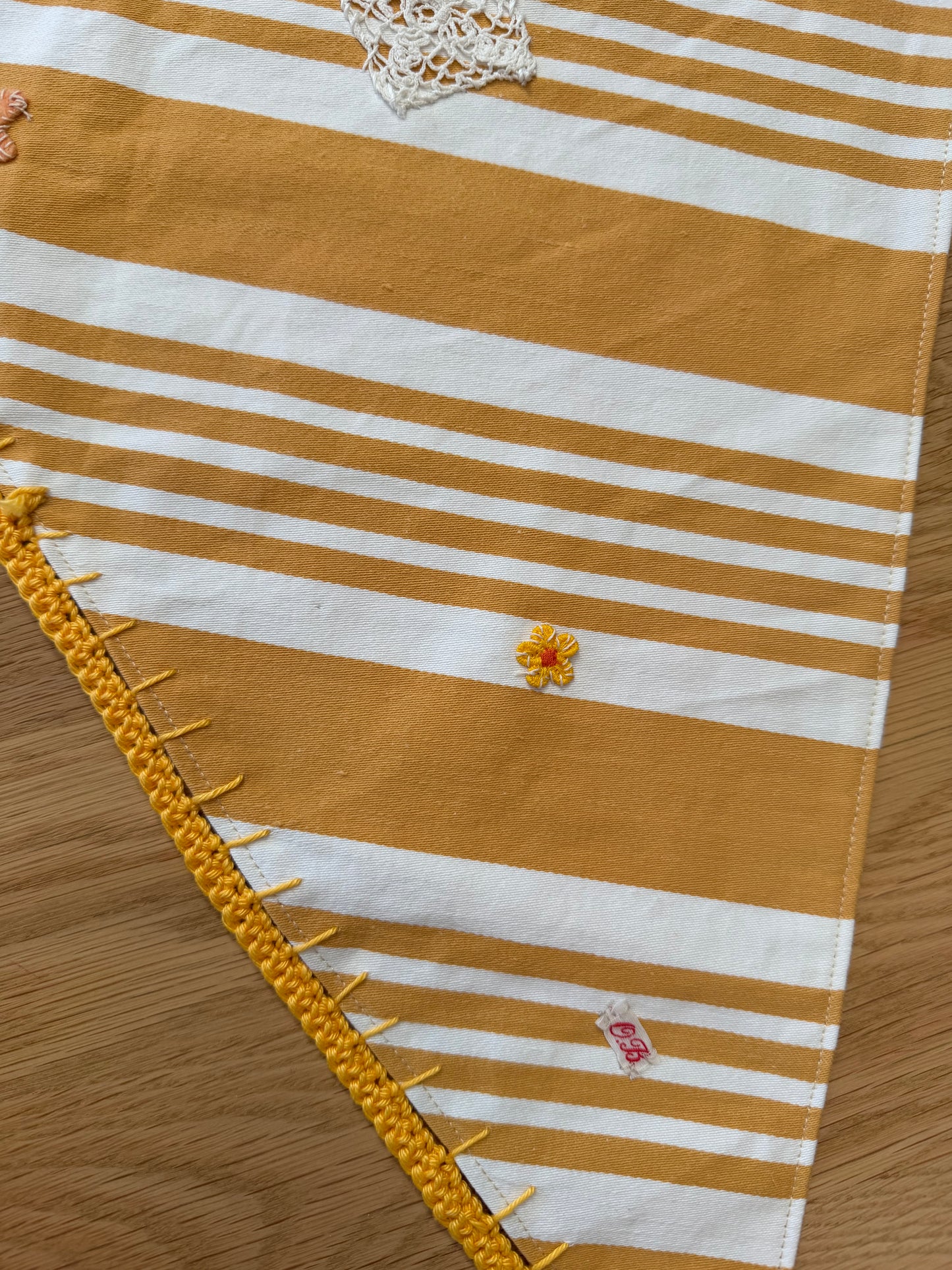 Pañuelo amarillo